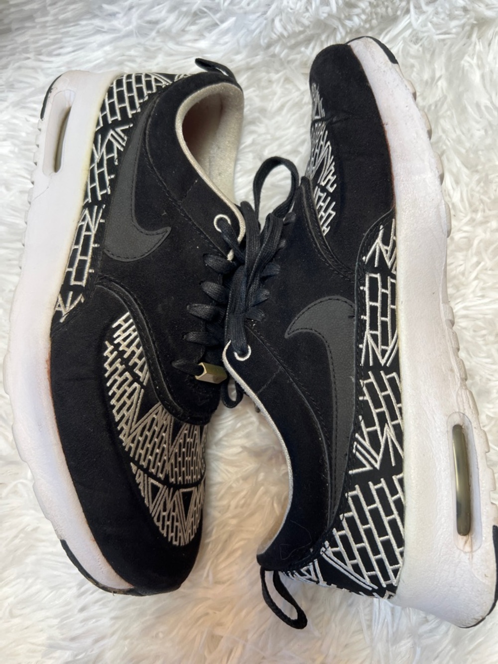 Nike Air Max Thea Suede NYC Sneakers RARE 8.5 - Picture 4 of 15